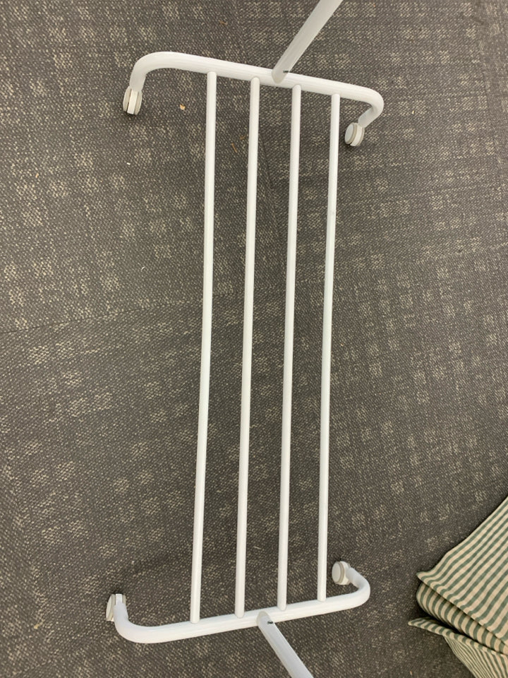 WHITE CLOTHES RACK ON WHEELS & ADJUSTABLE HEIGHT.