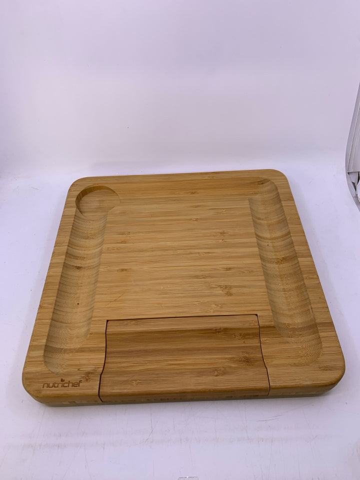 SQUARE WOOD CHEESE W/ 4 KNIFES.