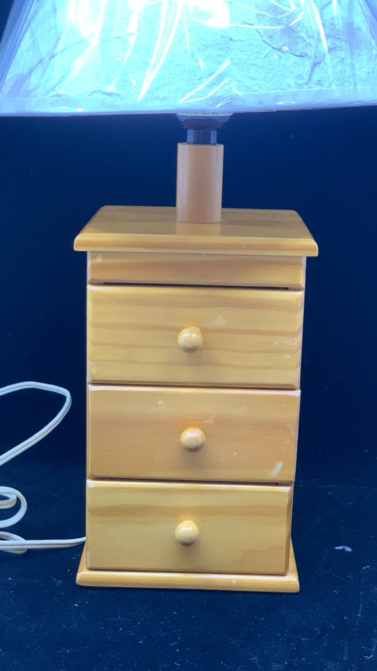 BLONDE WOOD W 3 DRAWER AND WHITE SHADE LAMP.