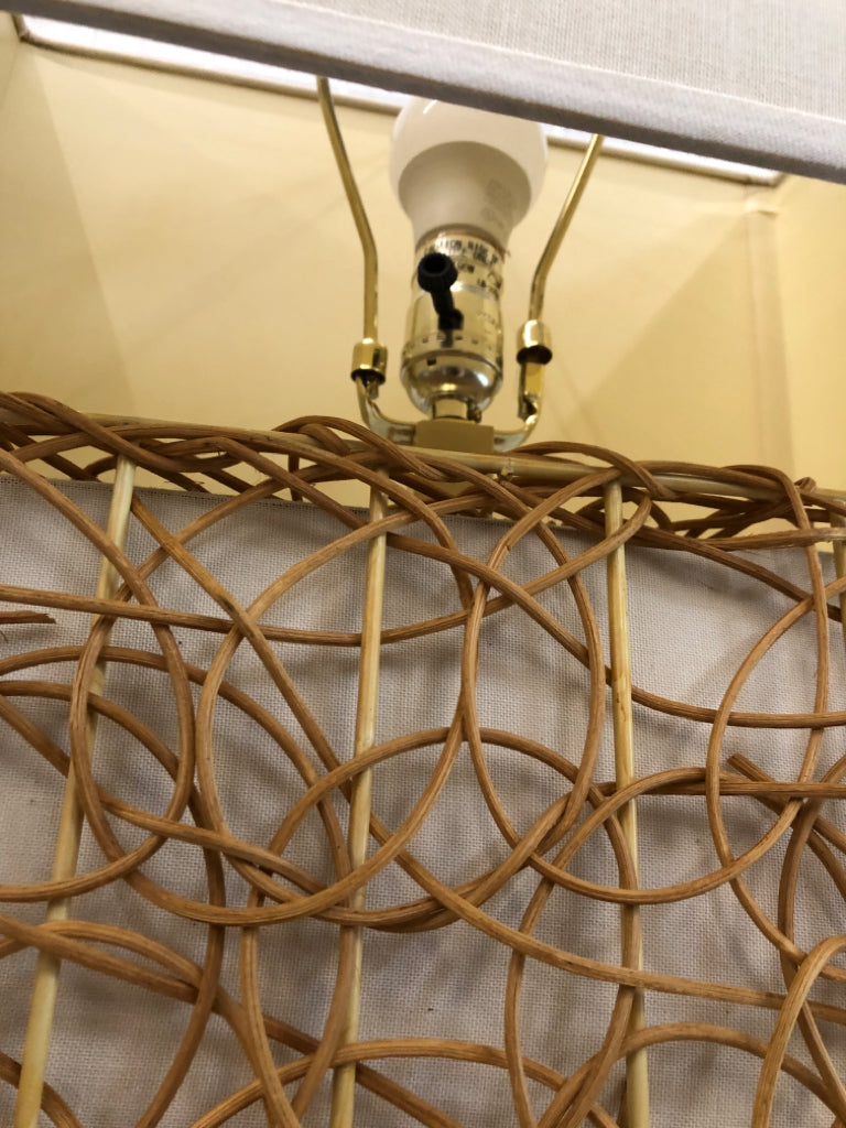 RATTAN NOODLE TABLE LAMP.