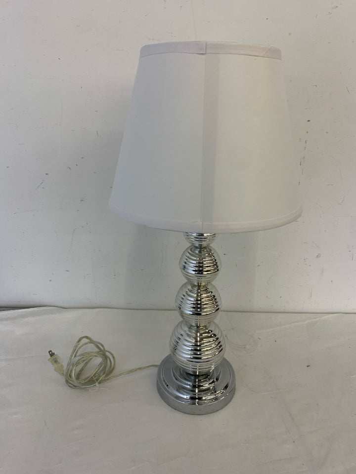 SILVER PLASTIC BASE LAMP W/WHITE SHADE.