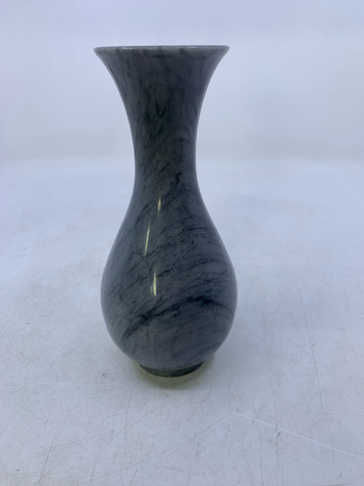 VERMONT MARBLE EXHIBIT LIGHT GREY MARBLE VASE.