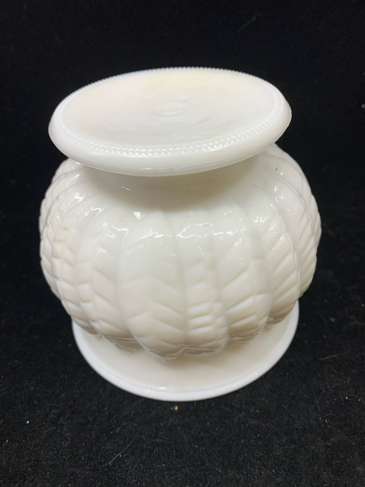 VTG WHITE MILK GLASS WHEAT FEATHER PLANTER.