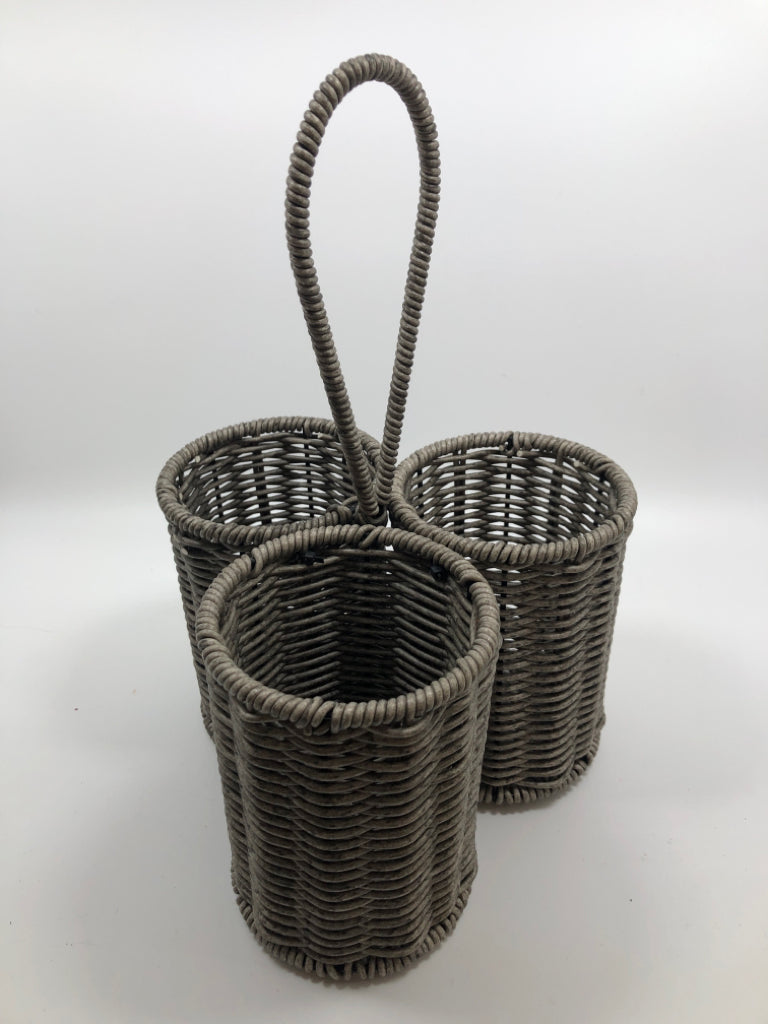 GRAY WOVEN RATTAN 3 COMPARTMENT CADDY.
