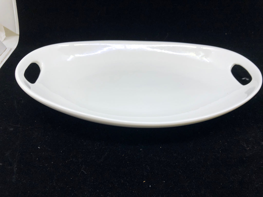 LARGE OVAL WHITE SERVING DISH.
