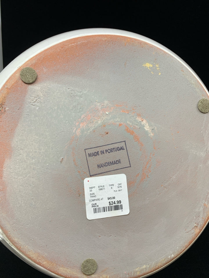 CREAM/GREY PORCELAIN VASE.