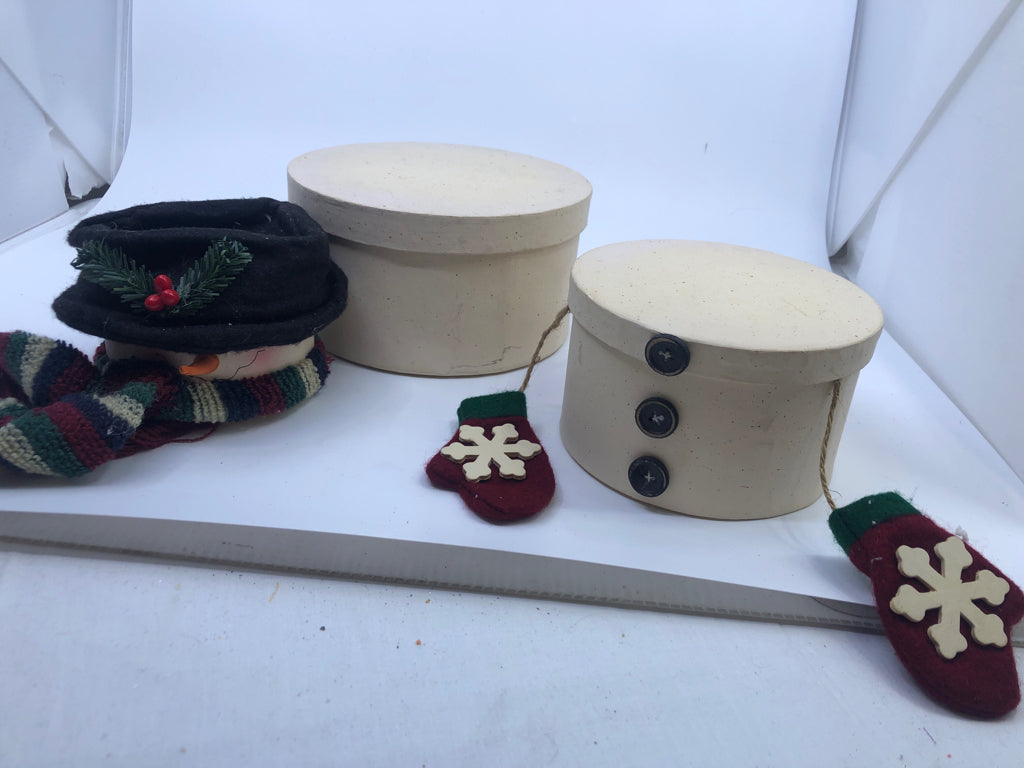 STACKING SNOWMAN BOXES.