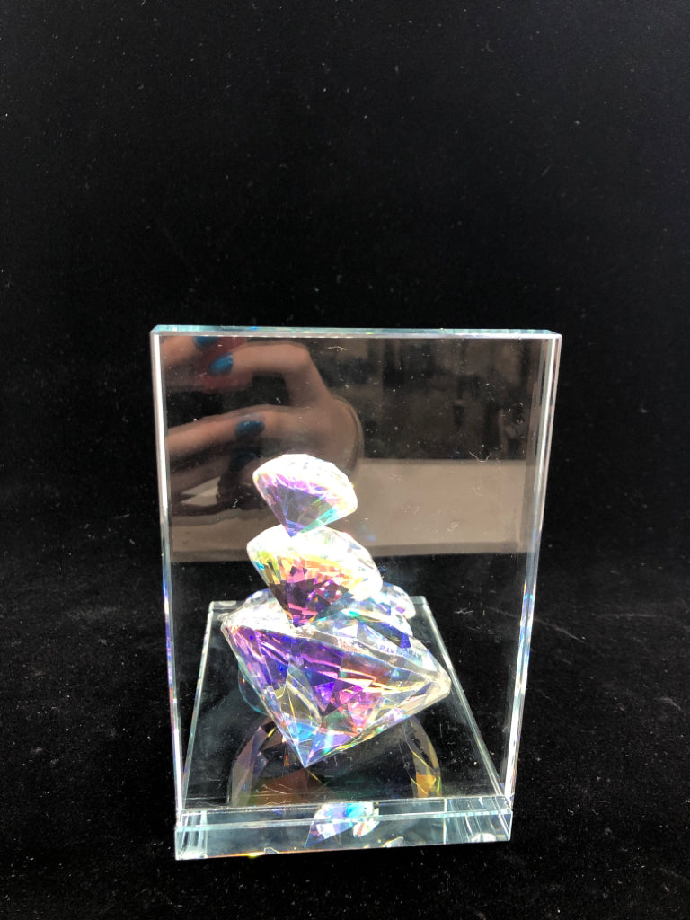 1 CRYSTAL DIAMOND BOOK END.