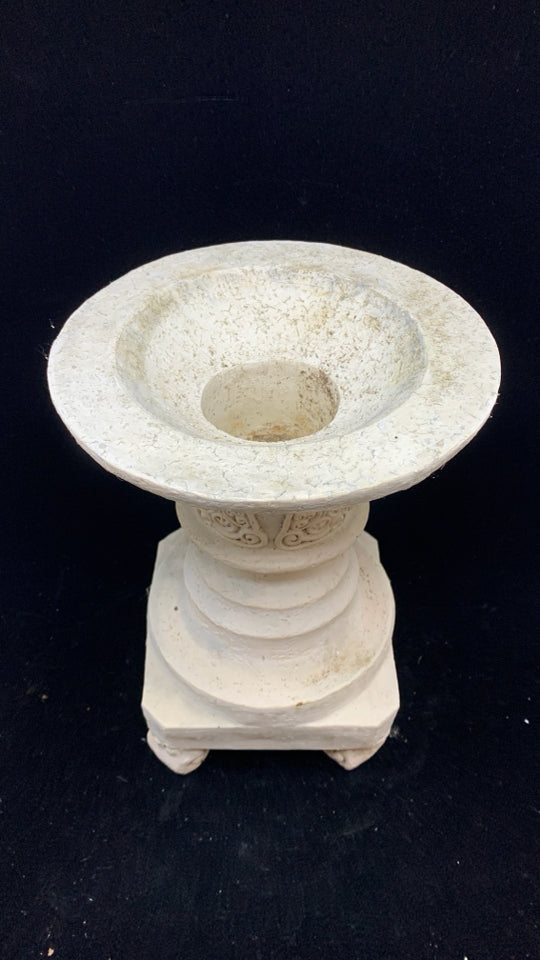 WHITE STONE GARDEN PEDESTAL URN.