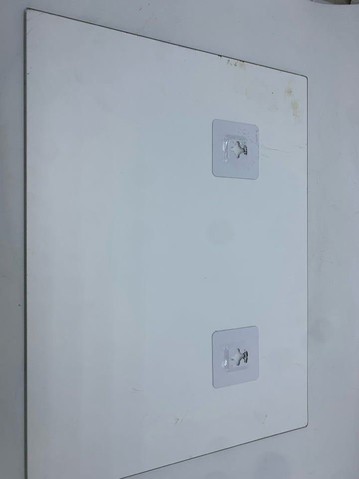 MONTHLY PLANNER GLASS WHITE BOARD.