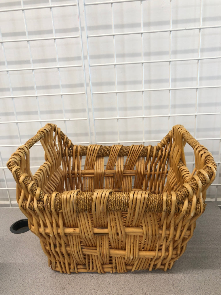 WOVEN BASKET W/RAISED HANDLES.