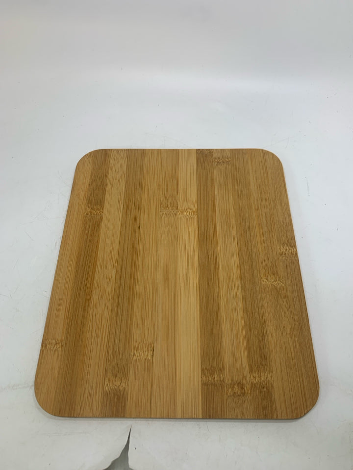 WOOD CORE CUTTING BOARD.