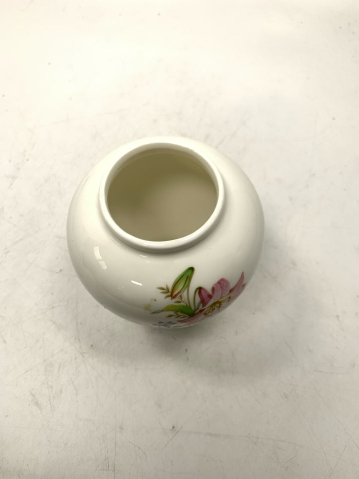 PINK LILY FLOWERS COVERED GINGER JAR.