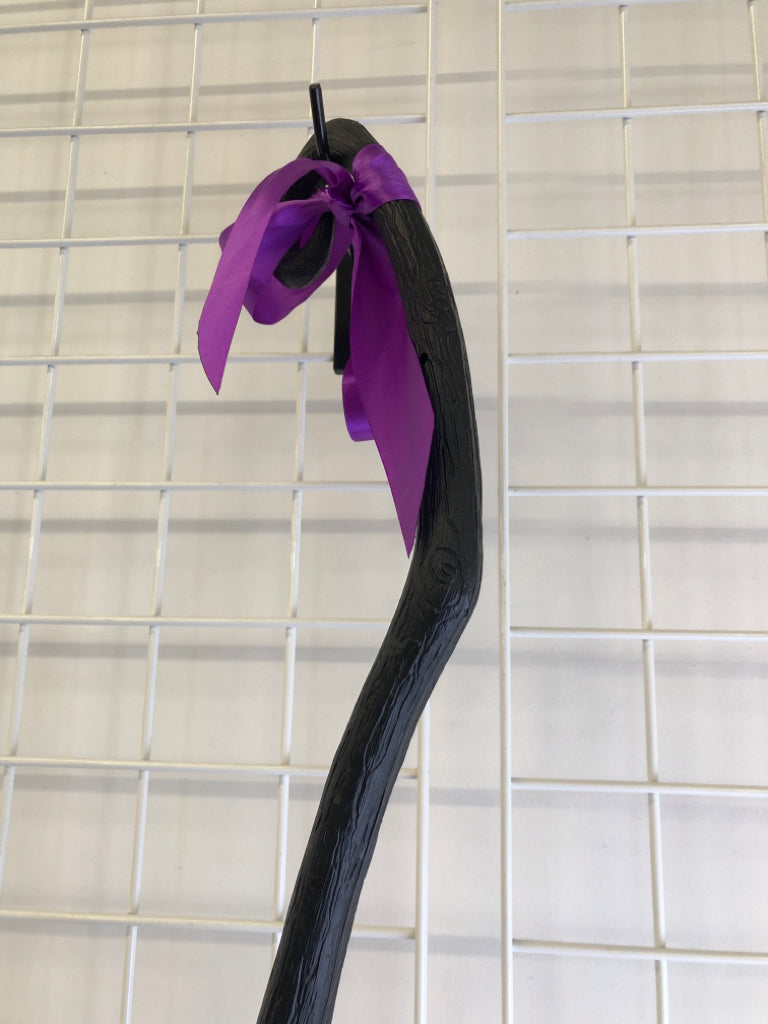 BLACK PLASTIC DECORATIVE WITCH'S BROOM PURPLE BOW.