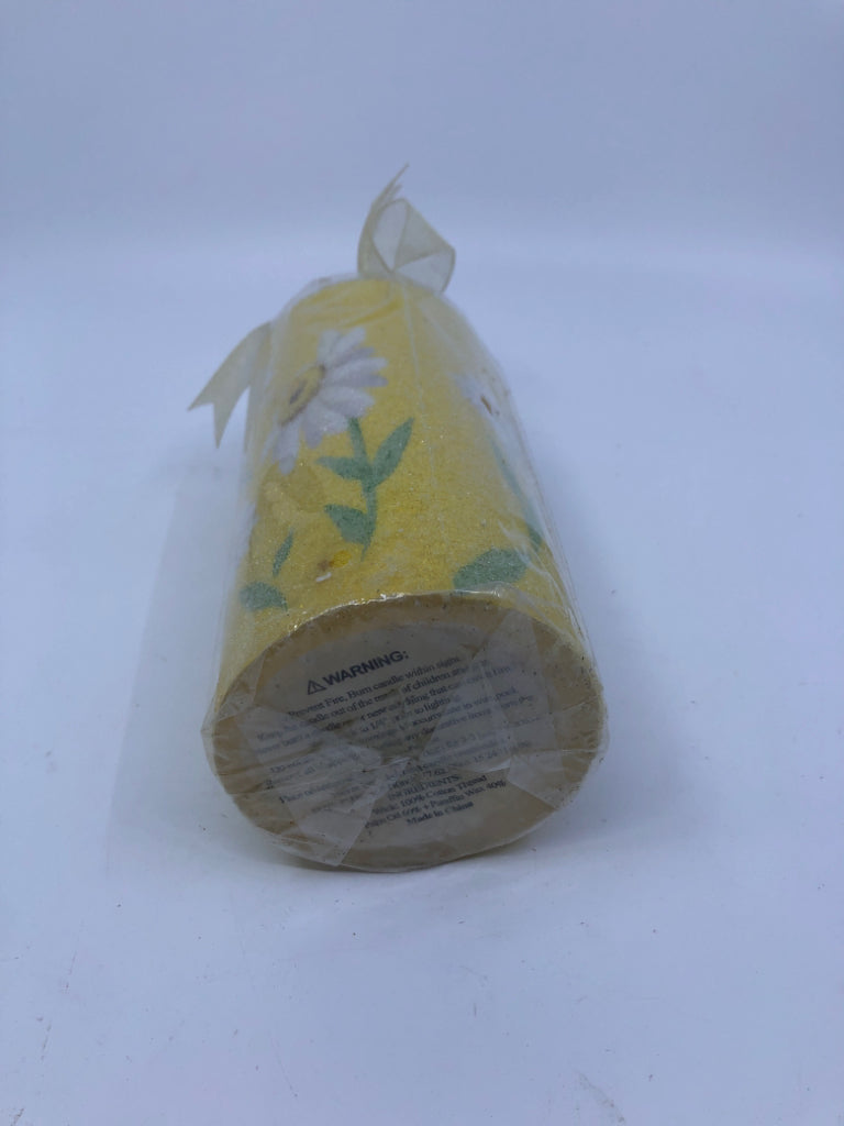 NIP DAISY PILLAR CANDLE.