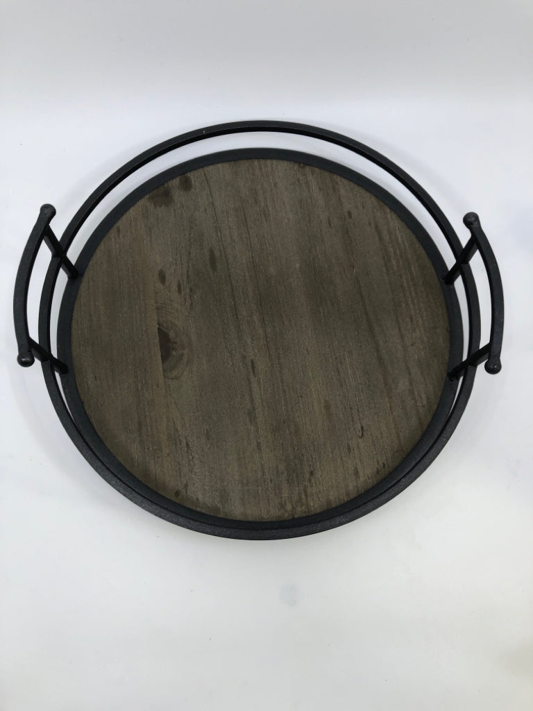 ROUND BLACK METAL WOOD BOTTOM CENTERPIECE TRAY.
