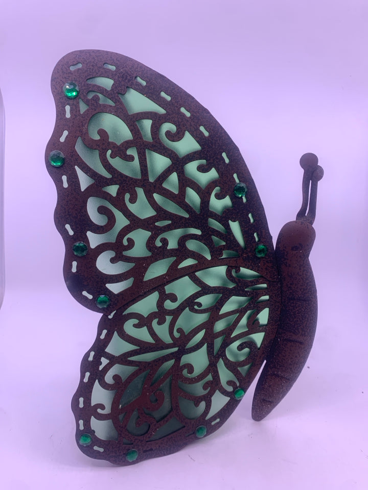 GREEN METAL BUTTERFLY TEA LIGHT HOLDER.