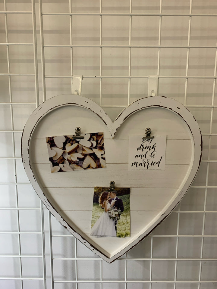 WHITE DISTRESSED HEART W WOOD CLIPS WALL HANGING.