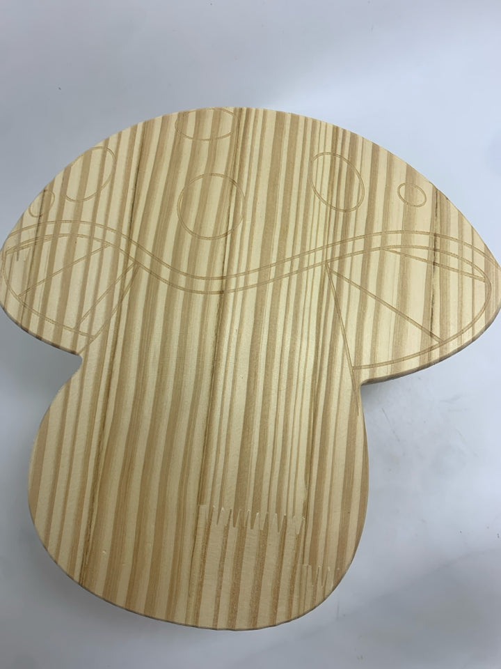 UNFINISHED WOOD MUSHROOM STOOL.