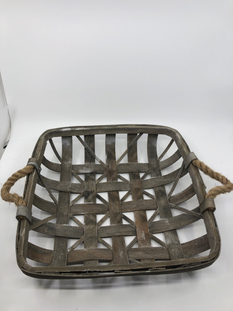 GREY TOBACCO BASKET W ROPE HANDLES.