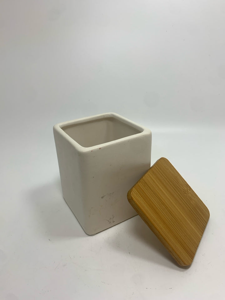 SQUARE WHITE CERAMIC CANISTER W/BAMBOO LID.