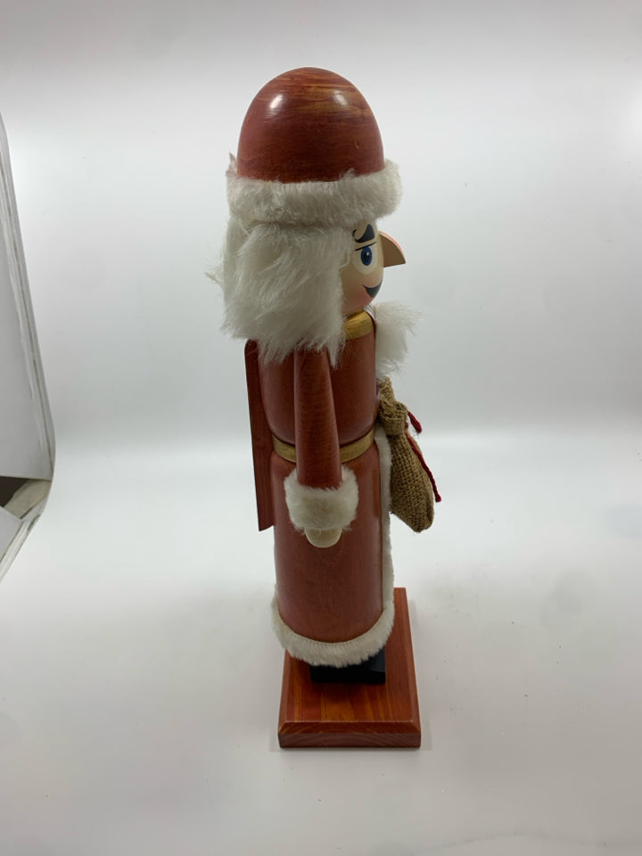 SANTA NUTCRACKER PIER 1.
