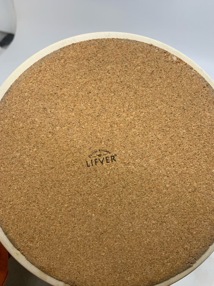 LARGE EMBOSSED DETAILS CROCK W/ BROWN EDGE.