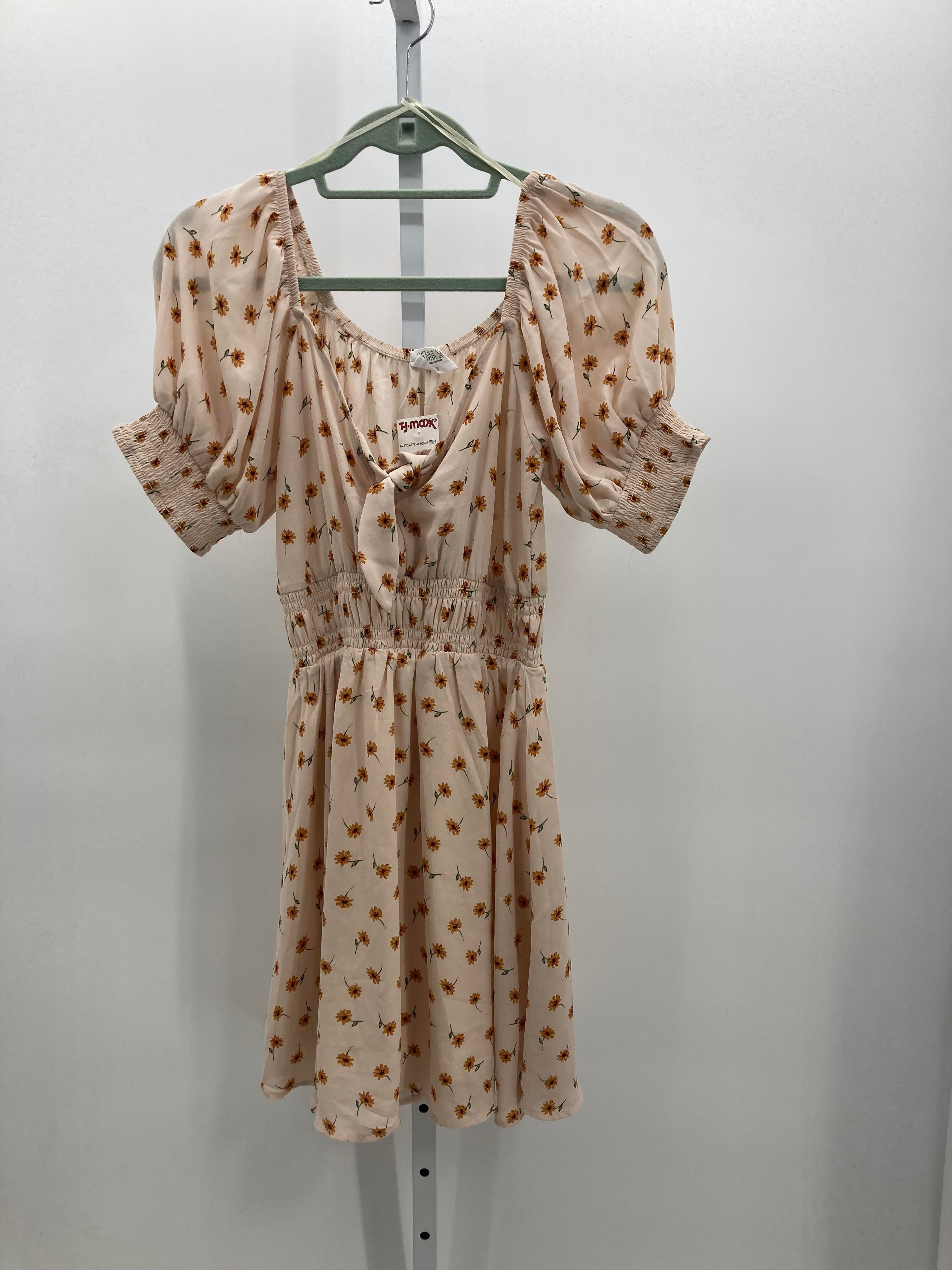 Size Small Juniors Short Sleeve Dress