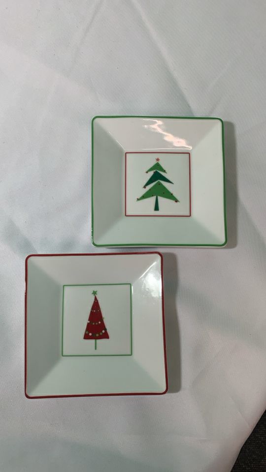 2 SNACK SQUARE PLATES GREEN/RED CHRISTMAS TREE- CRATE&BARREL.