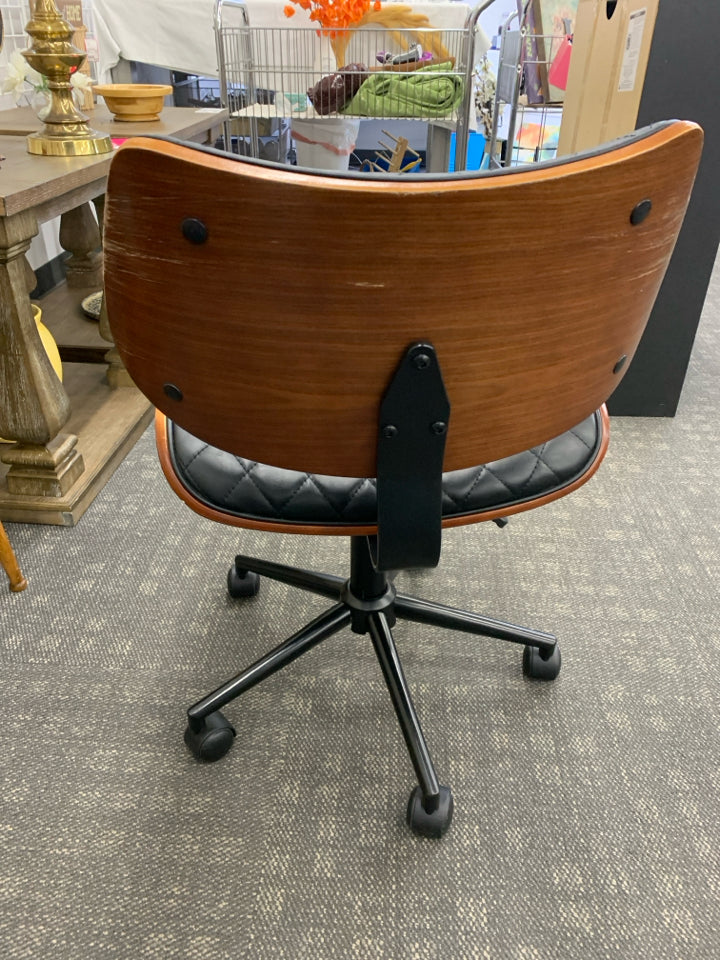 LEATHER/WOOD ROLLING DESK CHAIR.