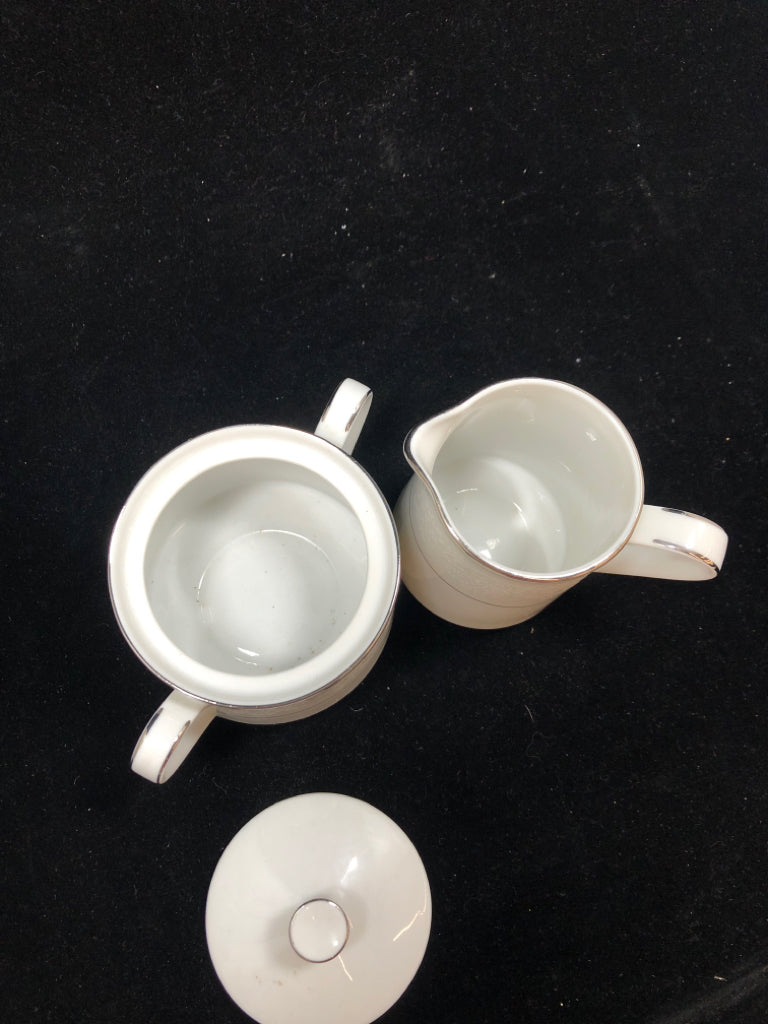 VTG SUGAR AND CREAMER.