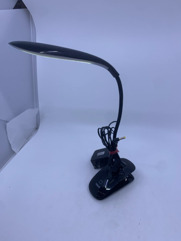 RECHARGEABLE BLACK TOUCH CLAMP LAMP.