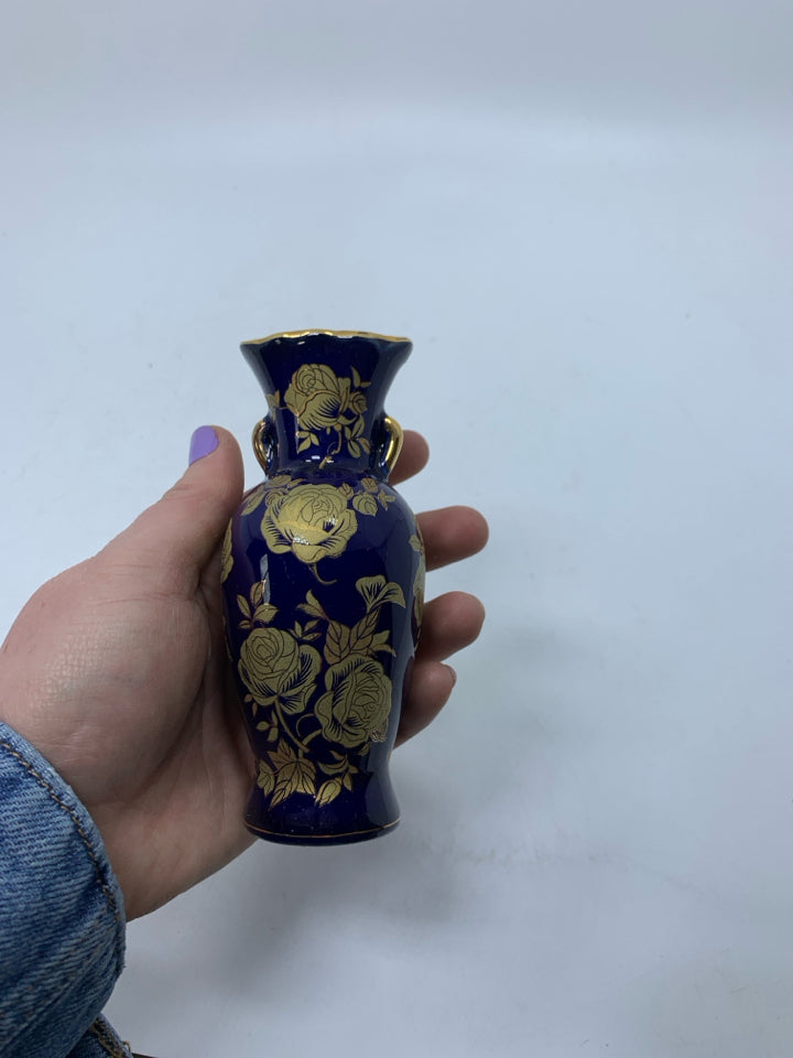 GOLDEN ROSES SMALL BUD VASE.