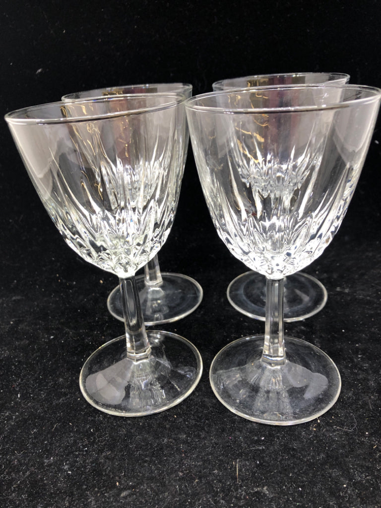 4 SMALL CRYSTAL WINE GLASSES.