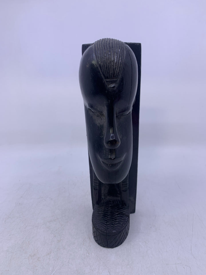 HEAVY BLACK WOOD CARVED FACE W/ FLAT EDGE FOLK AR BOOK END.