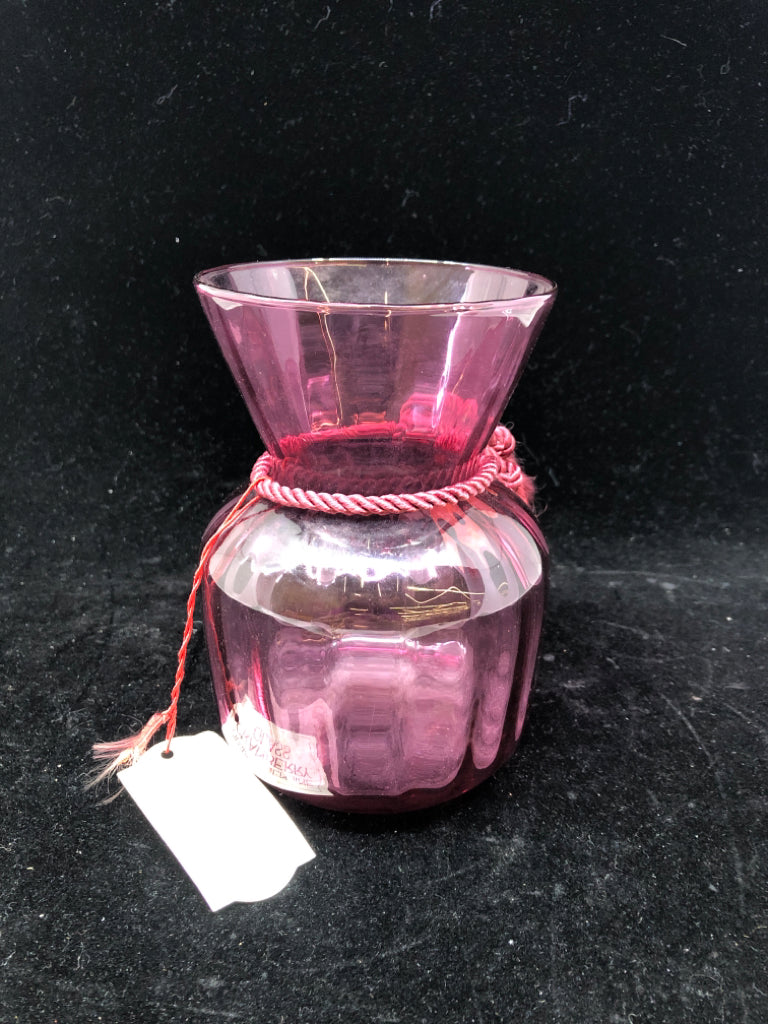 CRANBERRY PILGRIM GLASS VASE.