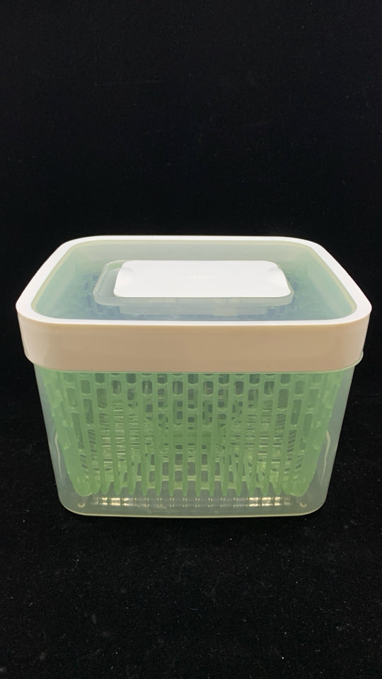 OXO PLASTIC VEGETABLE STRAINER AND STORAGE.
