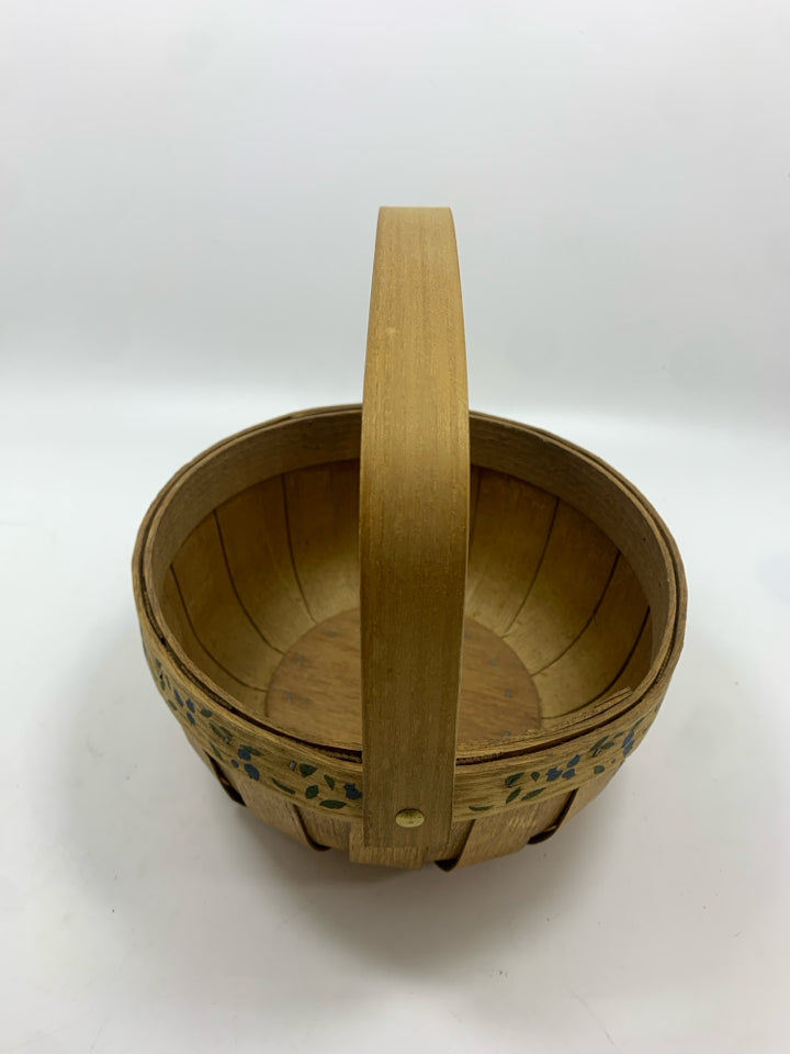 ROUND WOOD BASKET W/BLUE PAINTED FLOWERS.