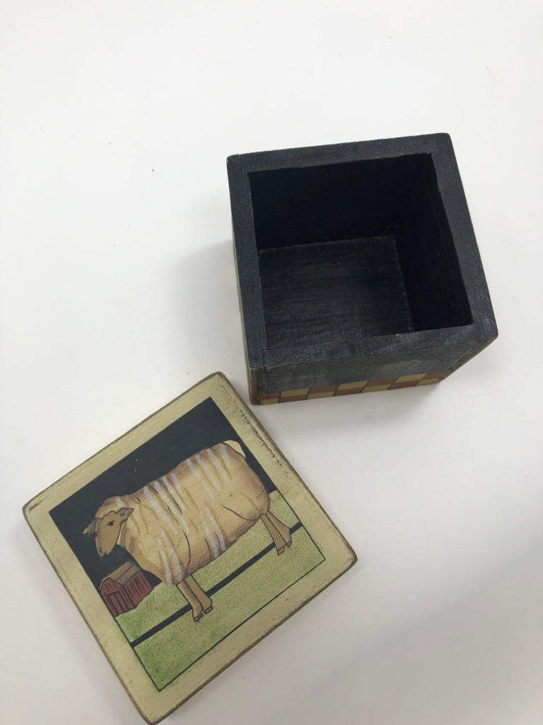 PRIMITIVE WOODEN BOX W/SHEEP/BARN+LID.