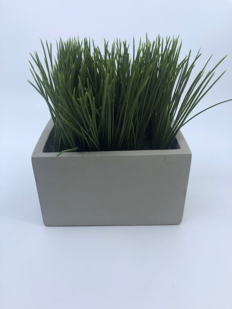 FAUX GRASS IN SQUARE PLANTER.
