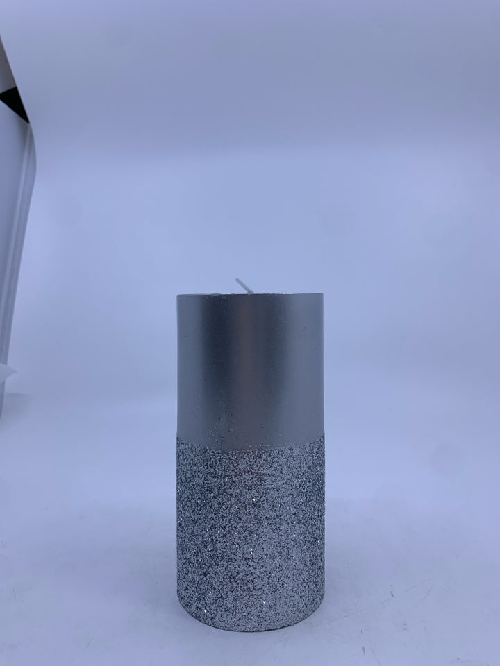 SILVER PILLAR CANDLE.