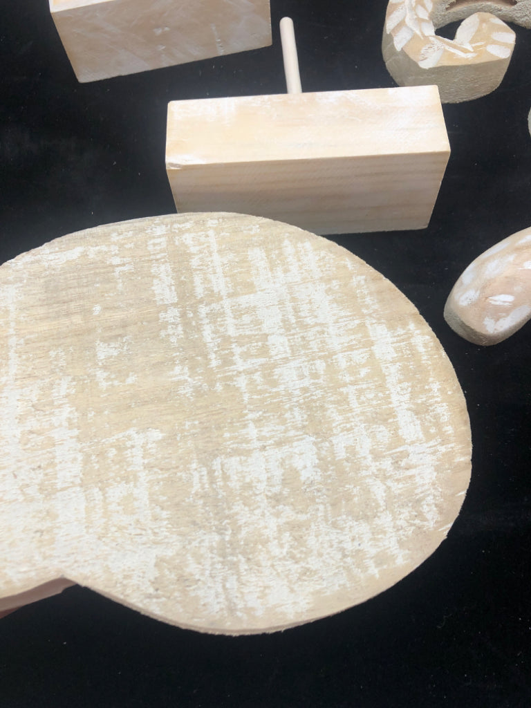 3 WOODEN SEA CREATURES W/INTERCHANGEABLE BASE.