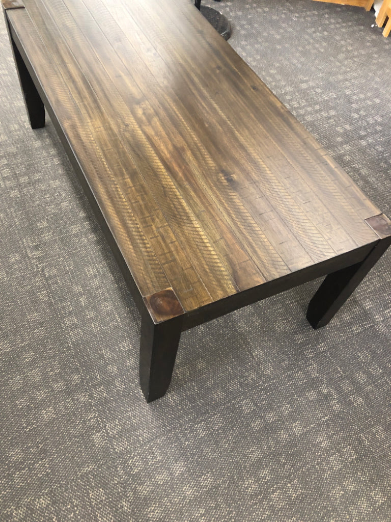 DARK BROWN WOOD SLAT STYLE COFFEE TABLE.