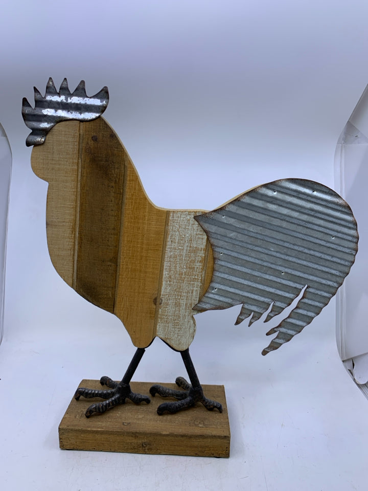 WOOD/METAL STANDING ROOSTER.