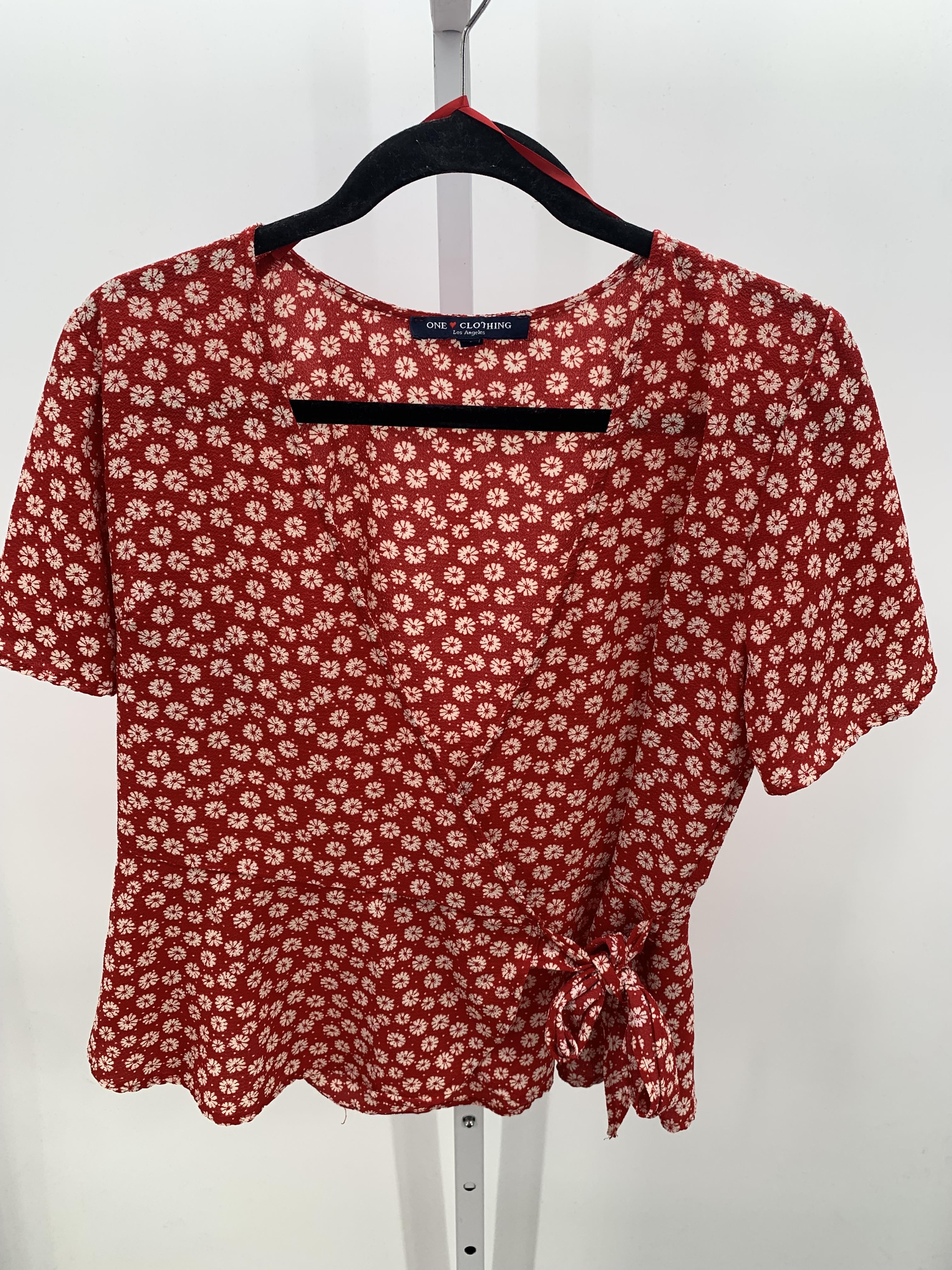 One Clothing Size Medium Juniors Short Sleeve Shirt