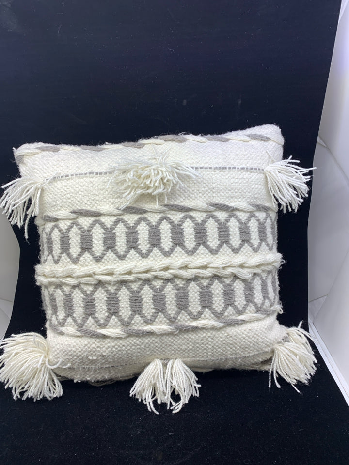 WHITE+GREY WOVEN PILLOW W/ FRINGE.