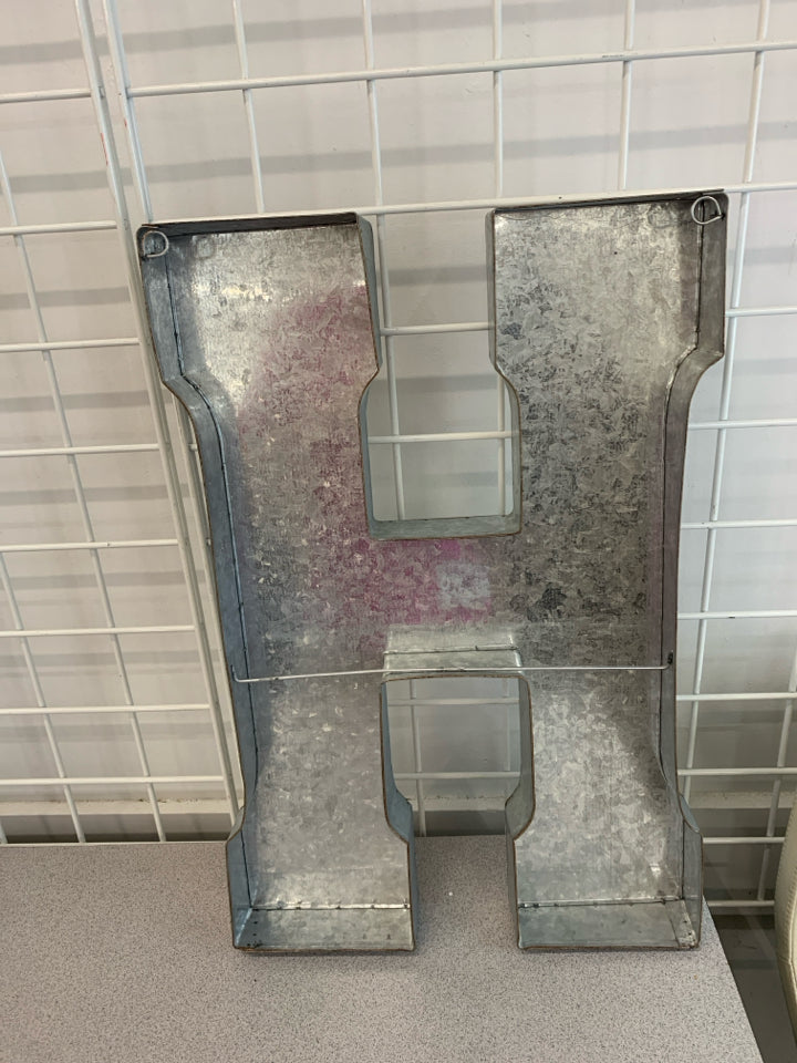 LG GALVANIZED H WALL HANGING.
