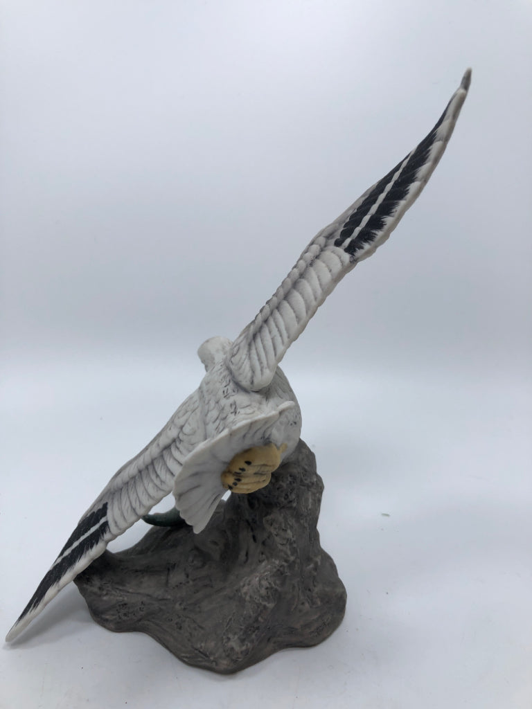LEFTON CHINA SEAGULL/FISH FIGURINE.