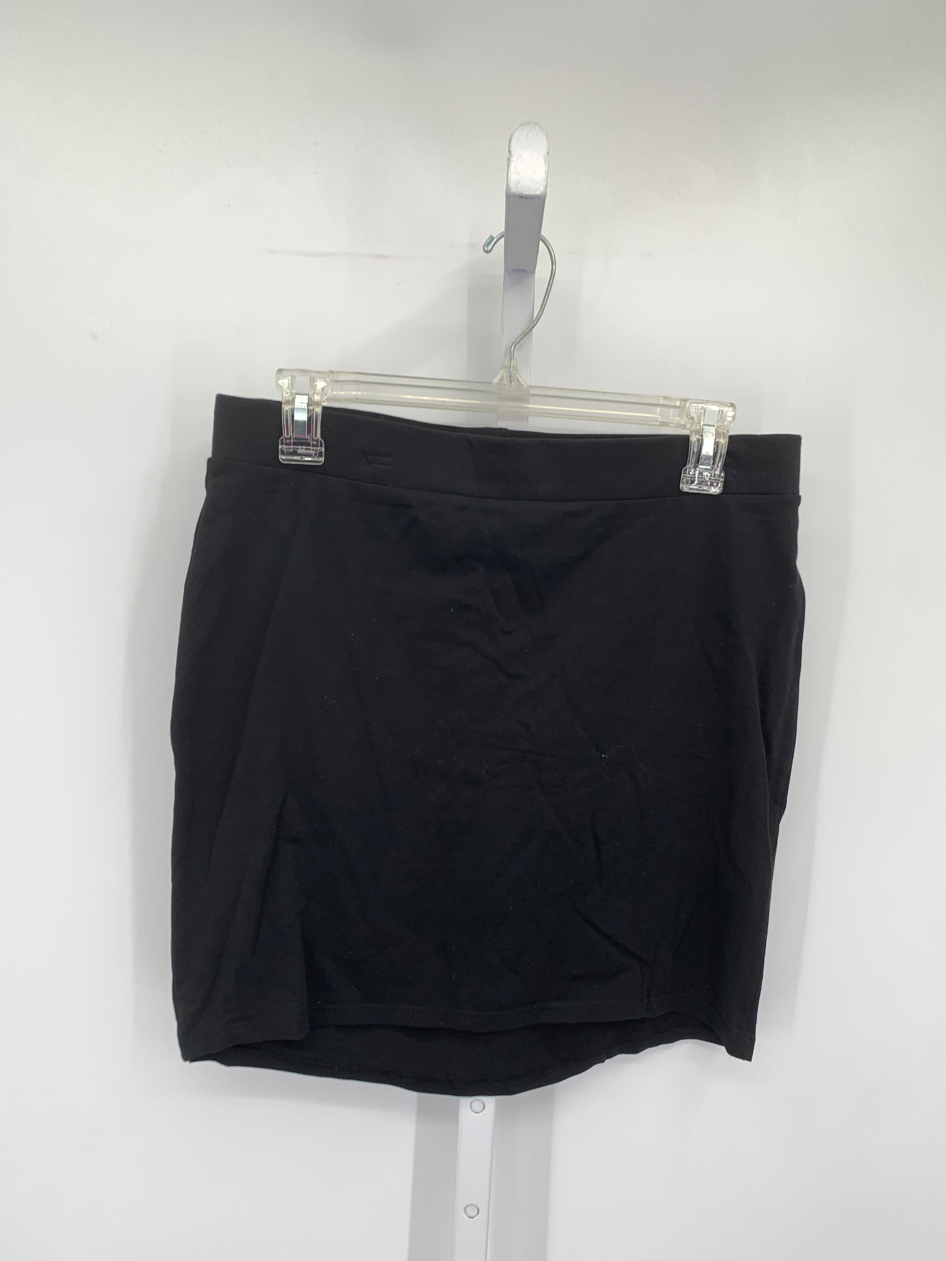 Divided Size Medium Juniors Skirt