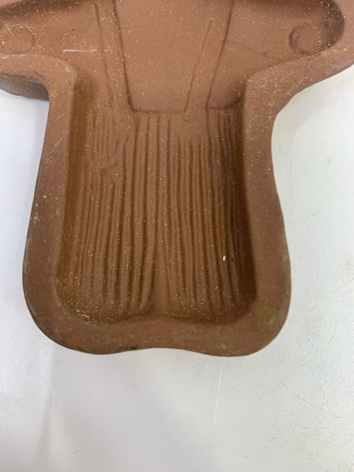 HEARTHSTONE CERAMIC BABY BEAR COOKIE MOLD.